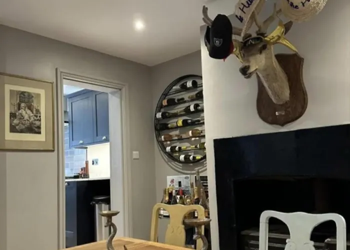 Charming 3-Bed House In Guildford